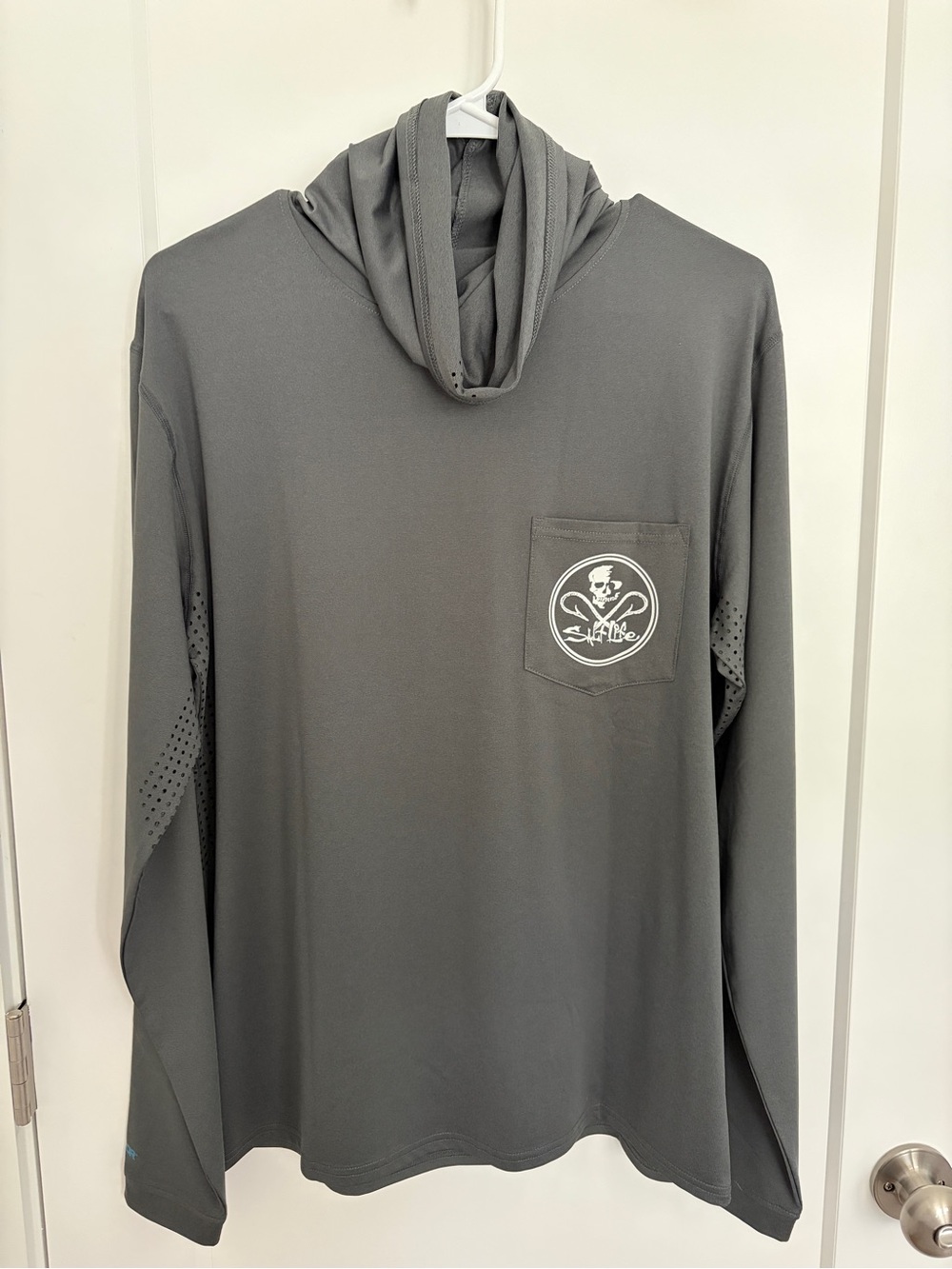 Salt Life SLX Performance Hooded Fishing Shirt Gray Skull Logo Men’s Small